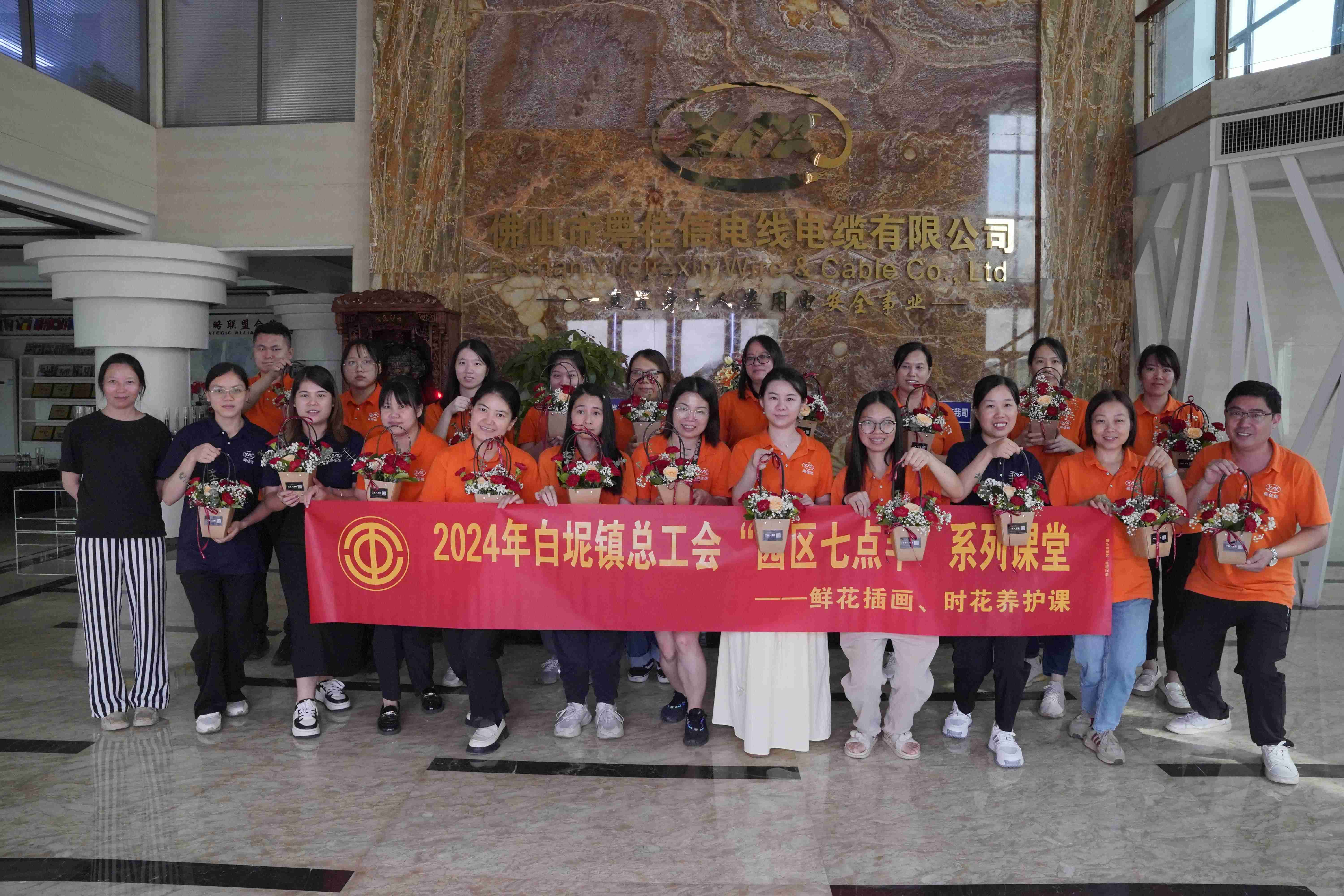 指上添花，绽放风华！快猫视频网站入口公司这场插花活动充满欢乐~